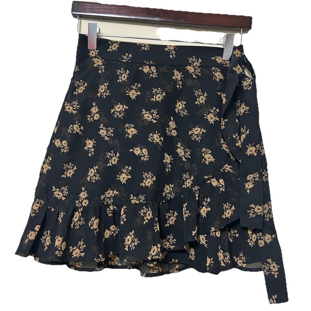 NWT HOLLISTER CO. Ultra High-Rise Ruffle-Hem Mini Skirt Floral Black Print Sz S